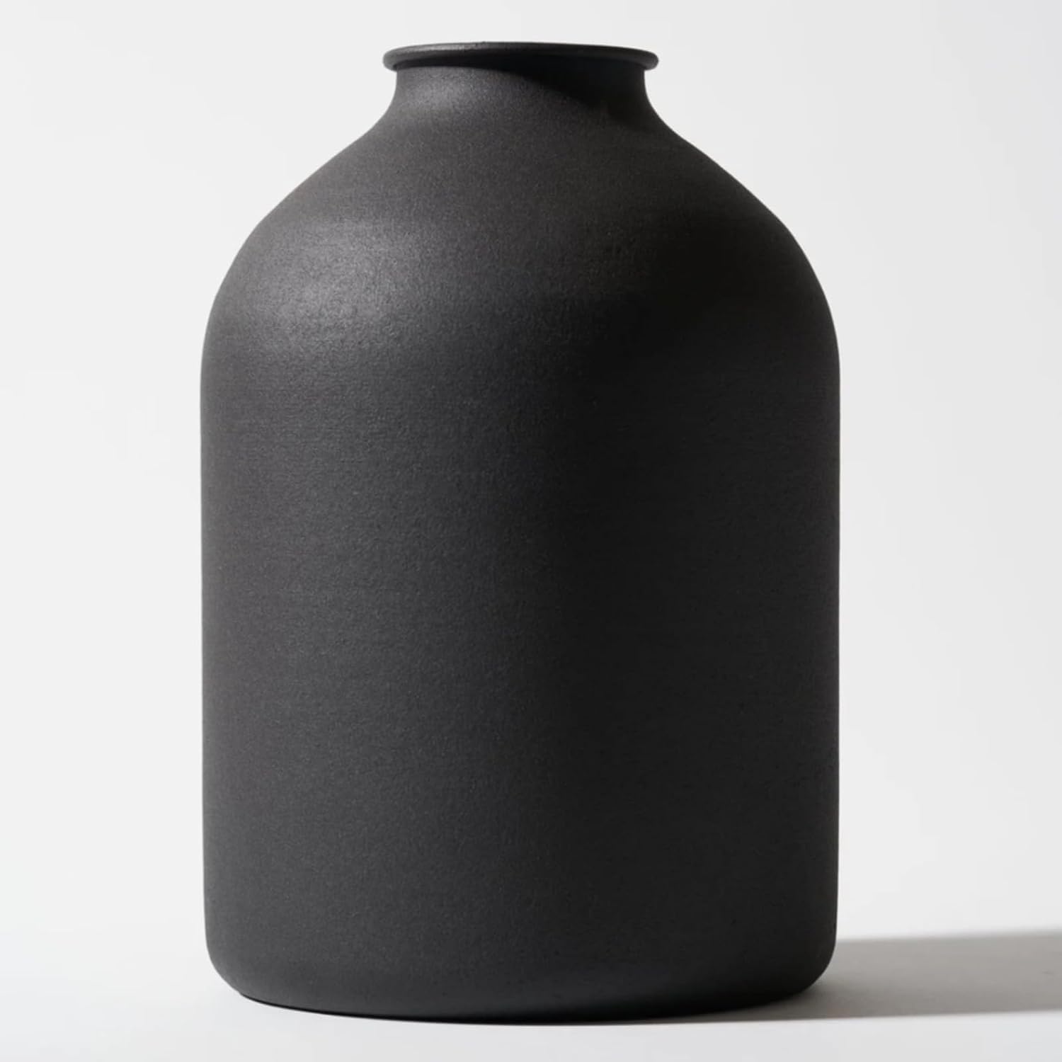 SilkSerenade Black Matte Iron Flower Vase, Large – Farmhouse & Wabi-Sabi Style Centerpiece for Bedroom, Kitchen, Living Room Table Decor